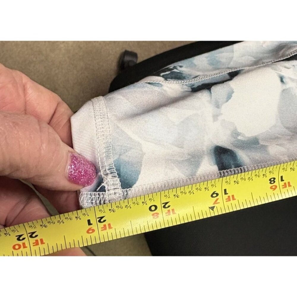 GAIAM Women's Size Medium Cropped Capri Tie Dye Gray Blue White 21” Inseam - Picture 4 of 5